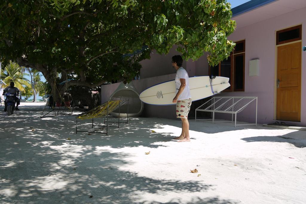 Jail Break Surf Inn Himmafushi Bagian luar foto