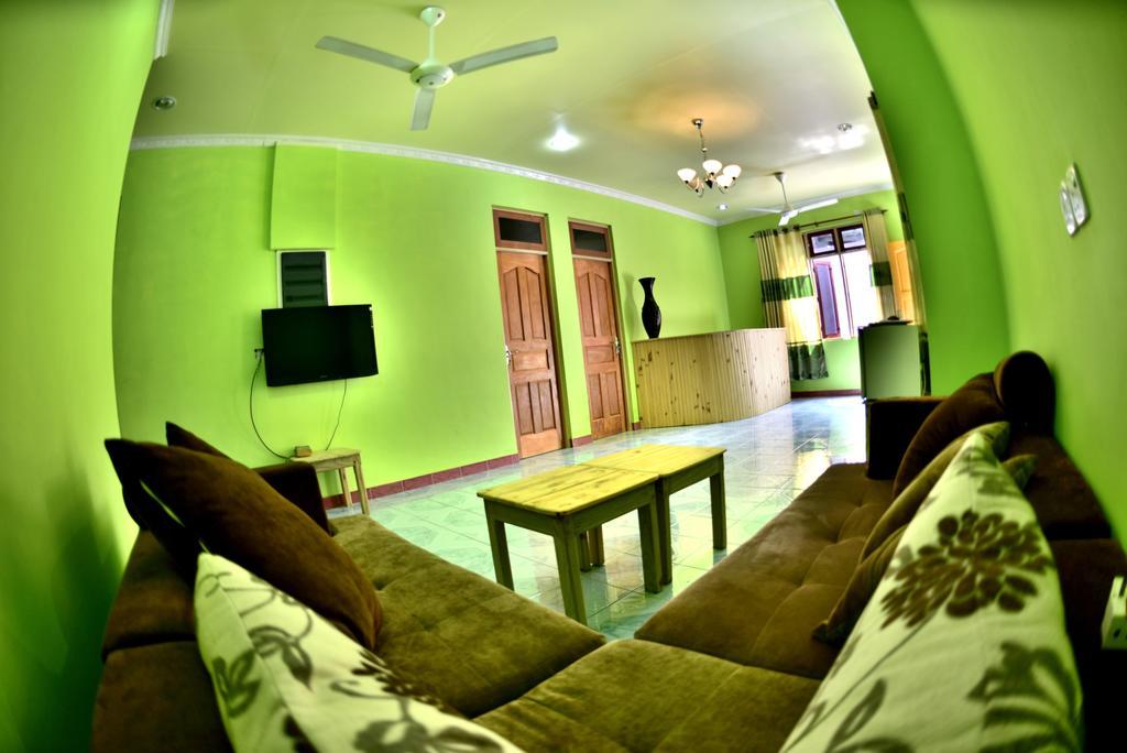 Jail Break Surf Inn Himmafushi Bagian luar foto