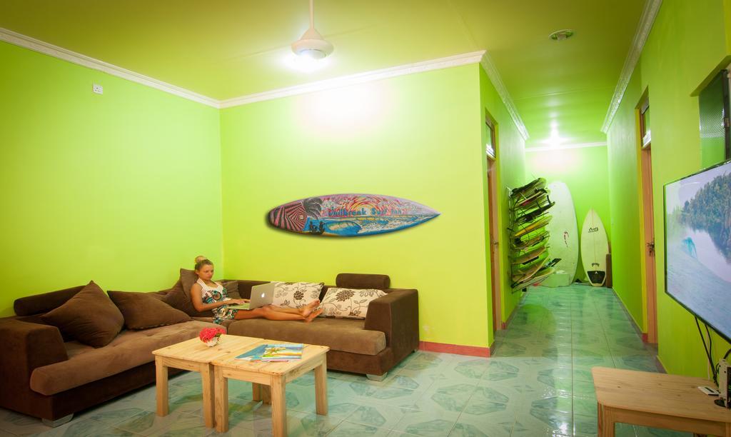 Jail Break Surf Inn Himmafushi Bagian luar foto